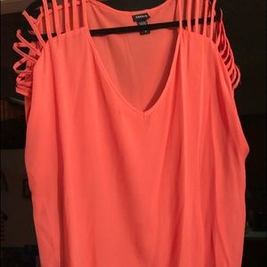 Coral slit top